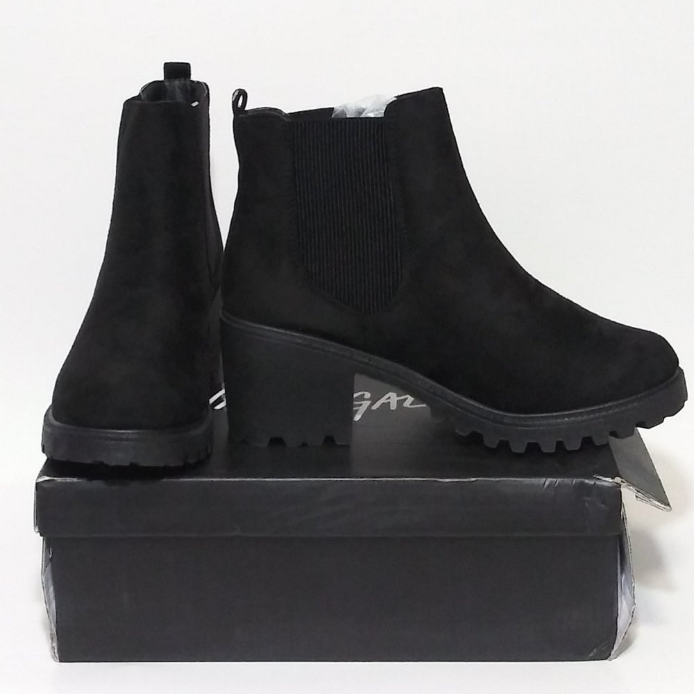 NASTY GAL | Faux Suede Low Ankle Chelsea Boots